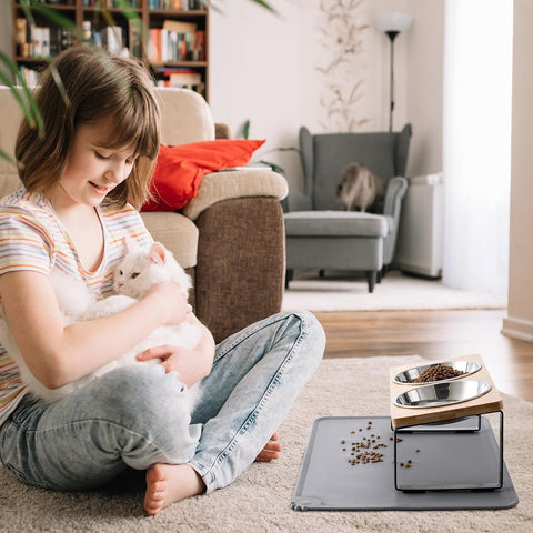 Elevated Cat Bowls with Food Mat – 15° Tilted Anti-Vomiting Raised Cat Dishes with 2 Stainless Steel Bowls for Food and Water
